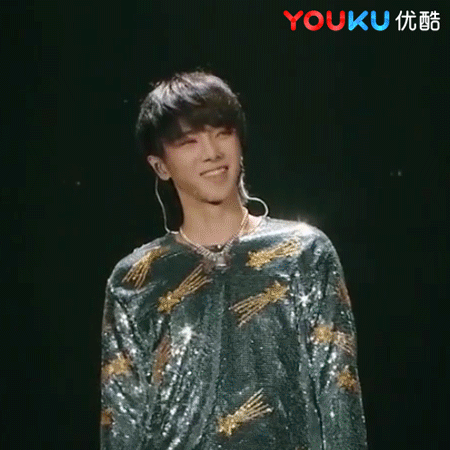 180226 “帅到头疼”的华晨宇表情包 了解下舞台百变花的魅力