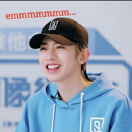 6位练习生齐卖萌,朱正廷范丞丞嘟嘴超可爱,看