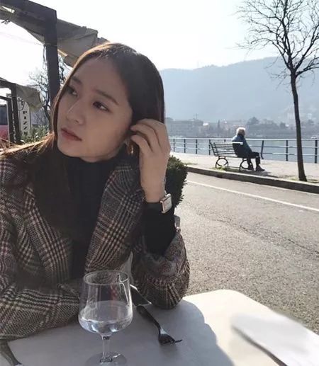 2018春季格子西服搭配,学郑秀晶驾驭度假风!