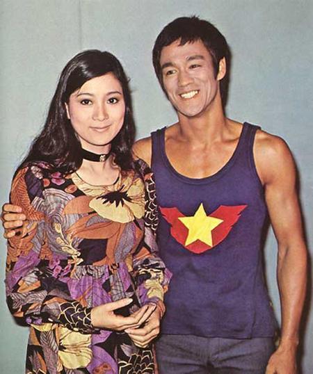 看了向太陈岚年轻时的照片, 终于知道了向华强