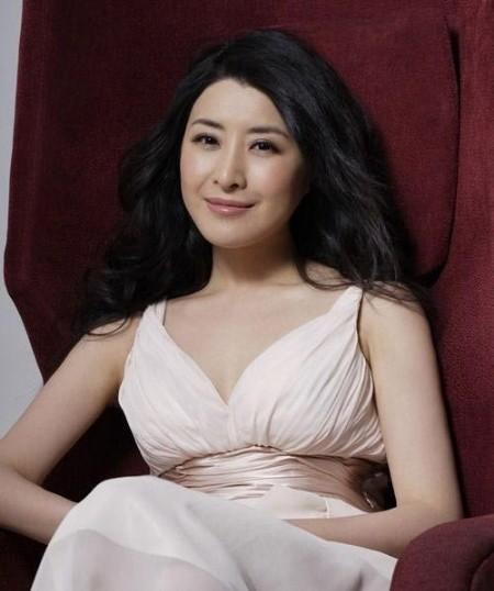 原来39岁王雅捷结婚11年了，老公也是演员，如今儿子长得像爸爸