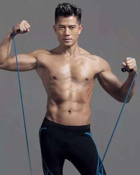 谁说只有搞体育的才有肌肉?这些明星的肌肉亮出来吓死你!