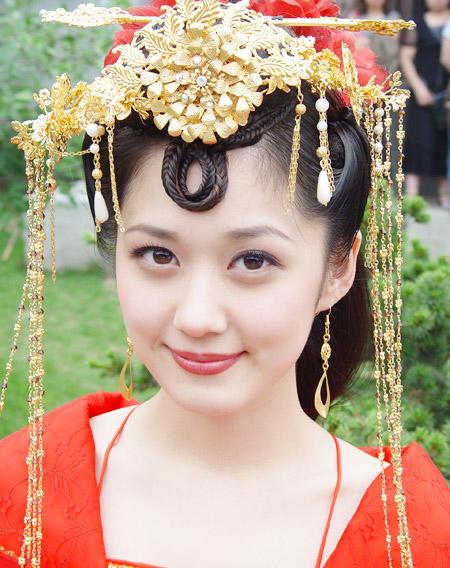 赵丽颖和张娜拉同样是娃娃脸,可没有对比就没