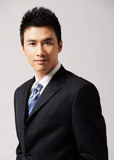 柳云龙精美写真照片四十张,帅男人就是有自恋的资本