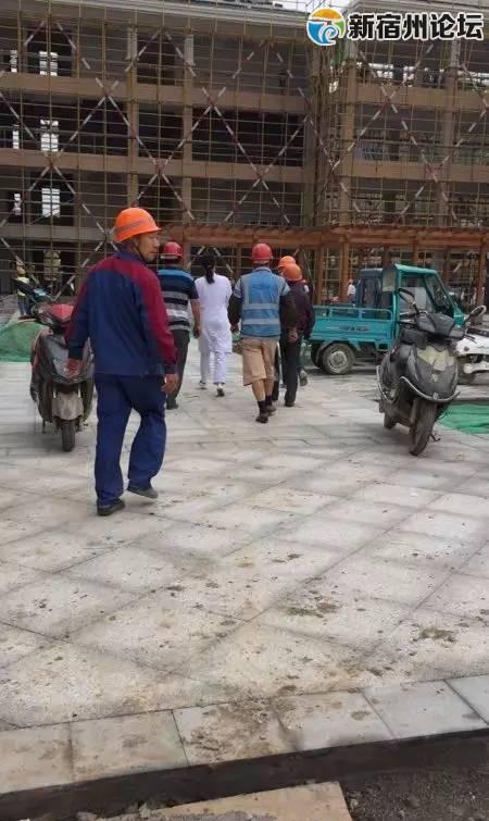 泗县新一中建筑工地连续两天两人从楼顶掉下