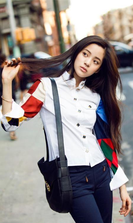 欧阳娜娜夹克搭配黑色皮裤,秋季这么穿够帅够