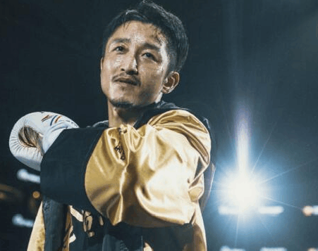 伤复发,妻子搀扶走路,左眼曾重伤视网膜穿孔!