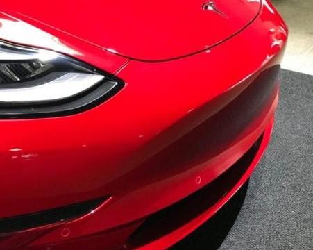 特斯拉公司在这个圣诞节给大家带来了俩份礼物