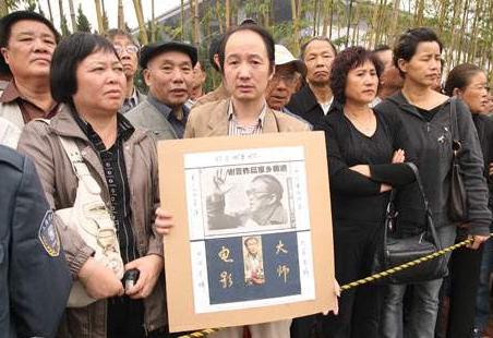 他是我国一级导演，一生却三个孩子患精神病，两个死在自己面前！