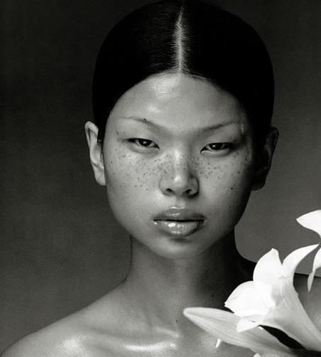 中国第一超模吕燕,踩着44cm的恨天高,这组照片才是她颜值的巅峰