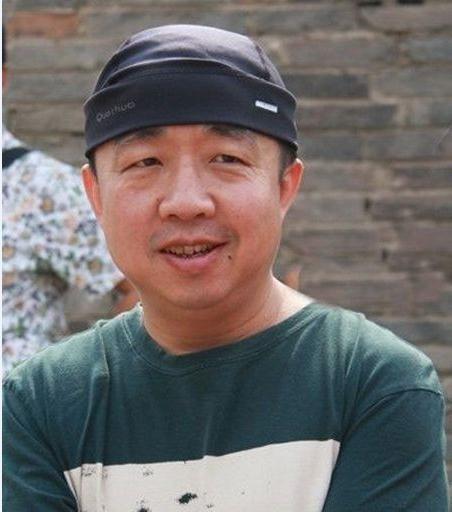 两人相处一段时间发现赵海这个人对自己很好,而且还很喜欢自己,但赵海