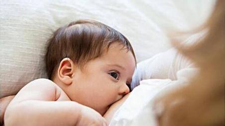 1岁宝宝断奶未果,却反复发烧,医生道出病因让