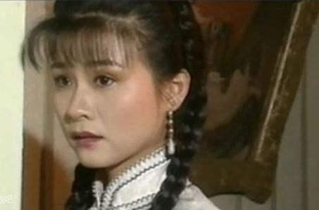 但是在《欢乐颂》这部剧中,穆丽燕颠覆以往的形象饰演了富二代曲筱绡