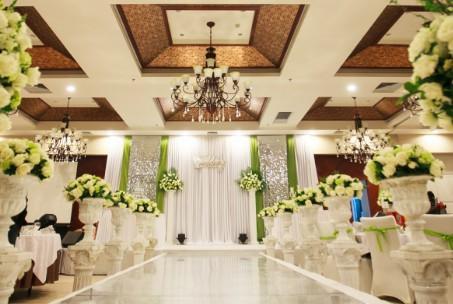 大学同学结婚,我把半月工资当彩礼,我结婚时,他