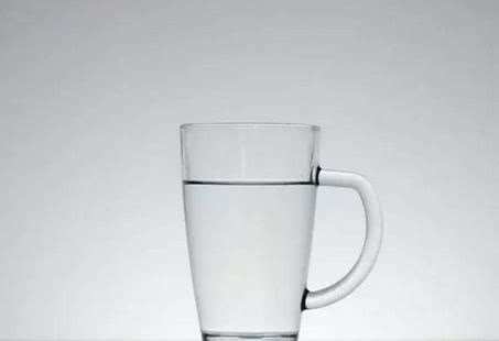 白开水永远比饮料解渴，永远不要羡慕别人的生活