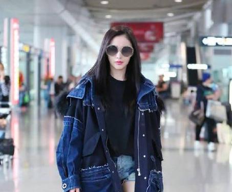 杨幂曾经的机场照原来那么LOW,还不如人宋茜