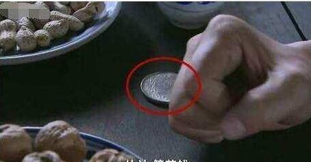 最搞笑的穿帮镜头,抗日神剧也打起了小广告,看