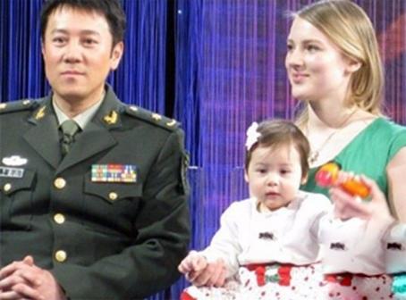 蔡国庆的感情生活一直是他的粉丝们关心的重点,蔡国庆的初恋女友是