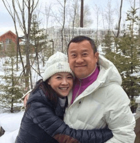 45岁曾宝仪至今未婚真相曝光, 原来是被爸爸害惨了