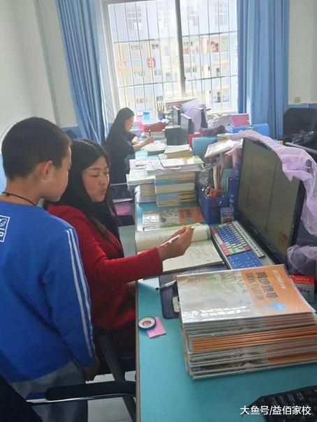 坚守的背影最靓丽! --保山永昌小学女教职工\三