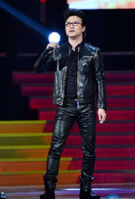 看烂了男明星的大长腿，今天来88那些身长腿短的偶像明星们！