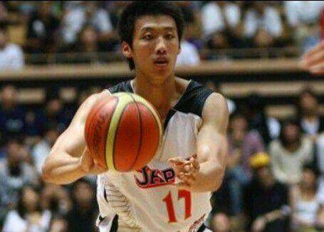 放弃中国国籍就没机会重新加入了,他很后悔少