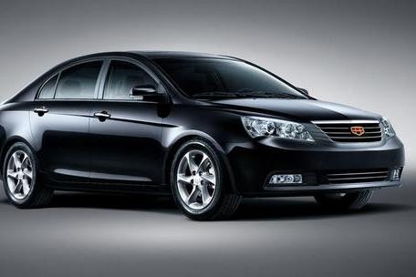 吉利不可思议的一撞！一旁的老大爷说，以后就给孩子买国产车！