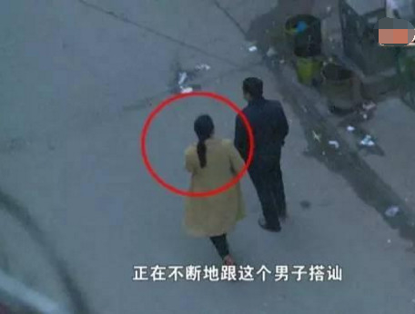 居民区惊现拉客族，一个电话小姐从天而降，太人才了
