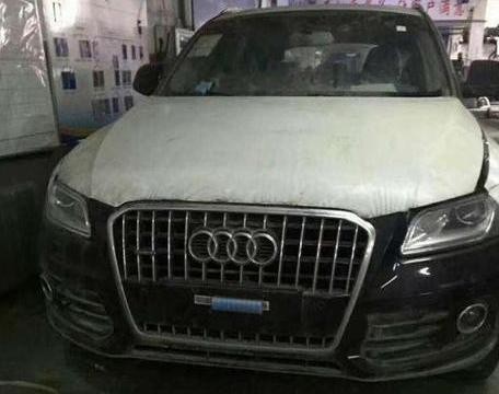 陪老板去买辆全新奥迪Q5，15万的低价格，老板觉得值得