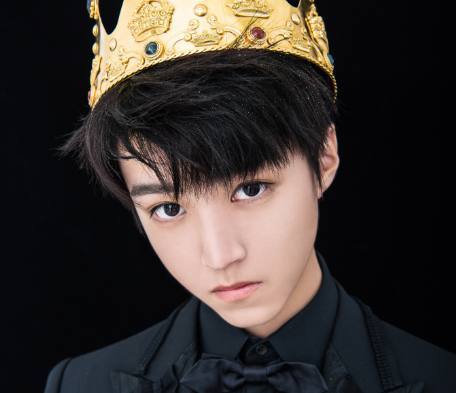 娱乐圈眼睛最漂亮的男星,朱一龙自带深情,第一