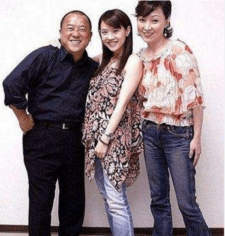 45岁曾宝仪至今未婚真相曝光, 原来是被爸爸害惨了