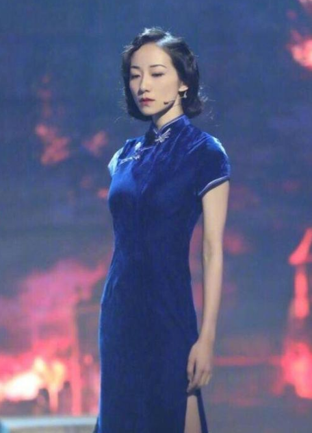 贾静雯韩雪同穿旗袍一个温婉一个冷艳，但都穿出了旗袍的韵味