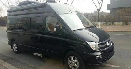 这款房车采用大通v80底盘, 外观个性有气势, 最快能达150KM/H