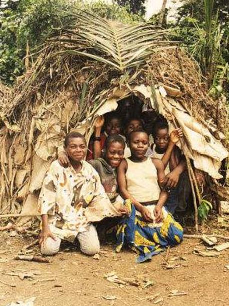 非洲部落: 女性8岁就要生孩子, 还不能穿衣服, 只能活到40岁!