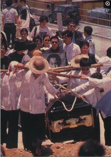 还能记起黄家驹葬礼吗?四大天王出席,黄贯中扶灵,场面