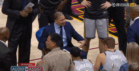 动图来了! 卢指导被球队表现气怒了? 球迷: 你也有今天!