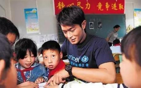 古天乐首谈不停建学校原因 他竟然只说了这11个字!