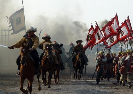 李自成能灭掉明朝,为何打不过满清军队?网友的