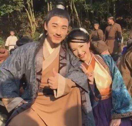 她曾是ATV女艺人，大方承认隆胸的一代亚姐，如今50多岁活成这样