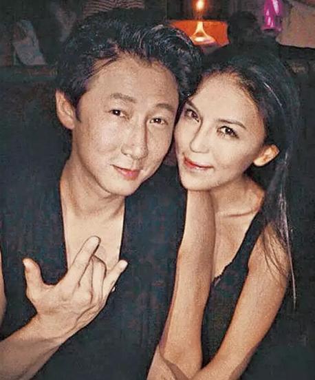 洪金宝儿子出轨，妻子背后的妥协让步到底藏了什么婚姻秘密？