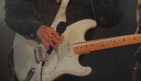 结他佬 ritchie black,more 最常用的 fender 结他,,,中期的黄家驹