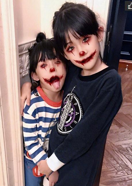 陆毅女儿嘴巴裂开吐舌扮鬼脸 僵尸妆超吓人