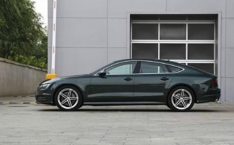 国内首台2018款奥迪A7到店，仅售50万，中控台配三块大屏