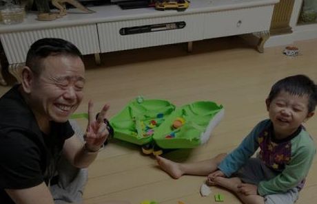 潘阳近照曝光，老公送千万豪车示爱，3岁儿子和潘长江一模一样