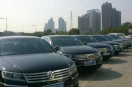 新郎用9辆大众迎娶新娘，无奈拜金新娘不识货，最后竟被赶出门外