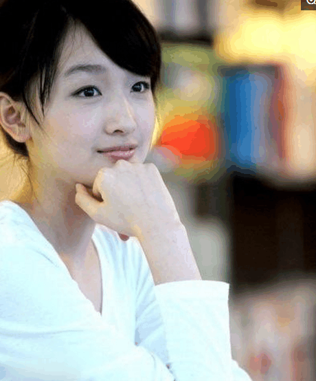 继周冬雨之后, 又一位女星忘了拉窗帘, 没想到是