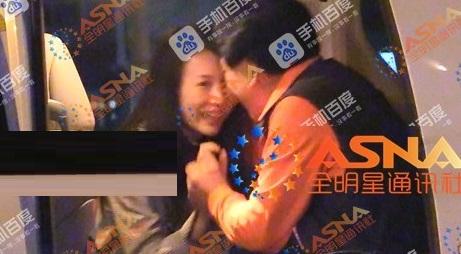 朱时茂被曝和美女车内激吻, 老艺术家的“偷腥”老毛病又犯了