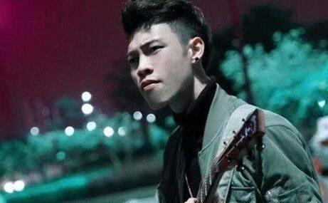 因《广东十年爱情故事》爆红的广东雨神,一无