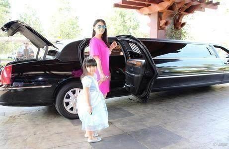她年仅5岁就豪车相伴，王诗龄在她面前，就是个土包子！