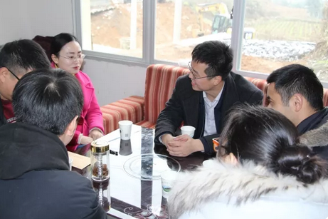 市委书记牛伟到习水县看望慰问基层团干、西部计划志愿者